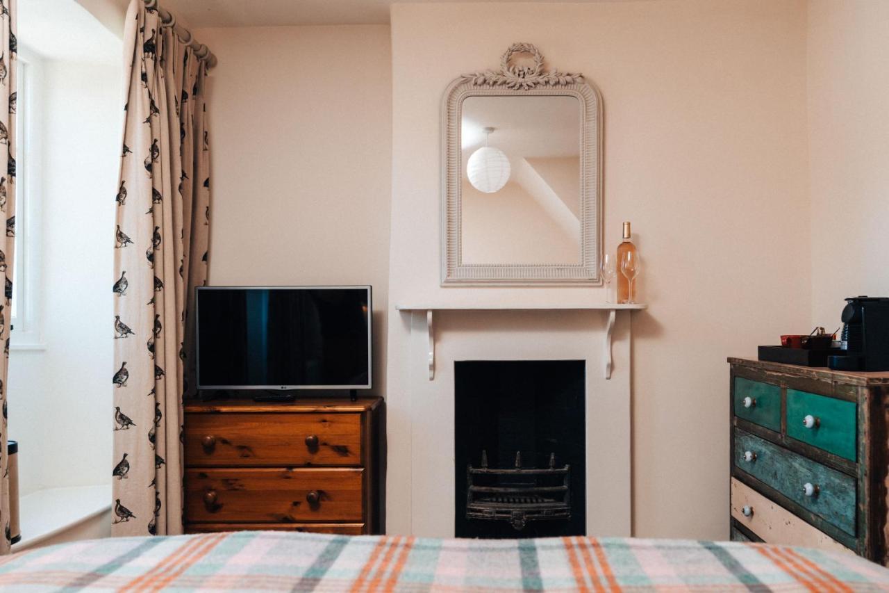 Cat And Custard Pot Inn Shipton Moyne Экстерьер фото