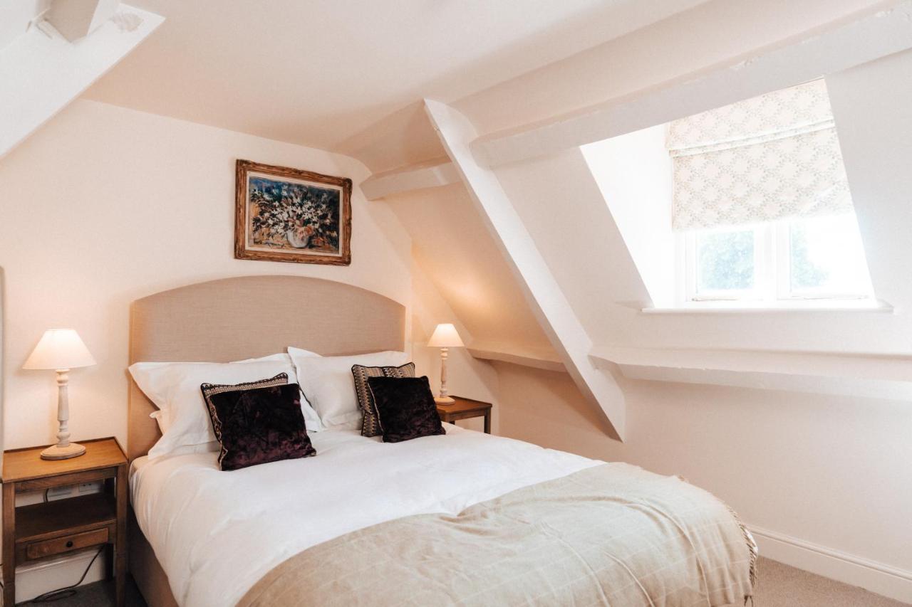 Cat And Custard Pot Inn Shipton Moyne Экстерьер фото
