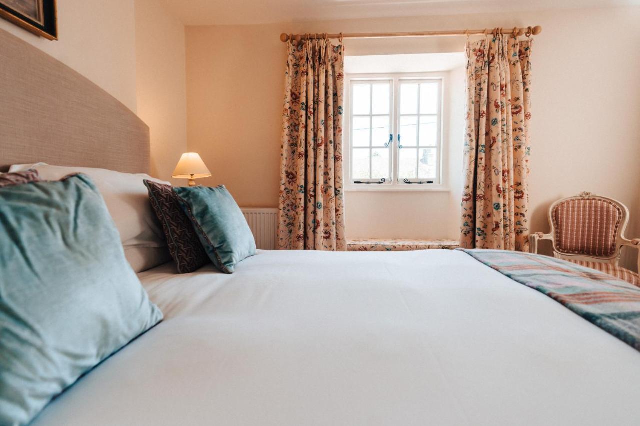 Cat And Custard Pot Inn Shipton Moyne Экстерьер фото