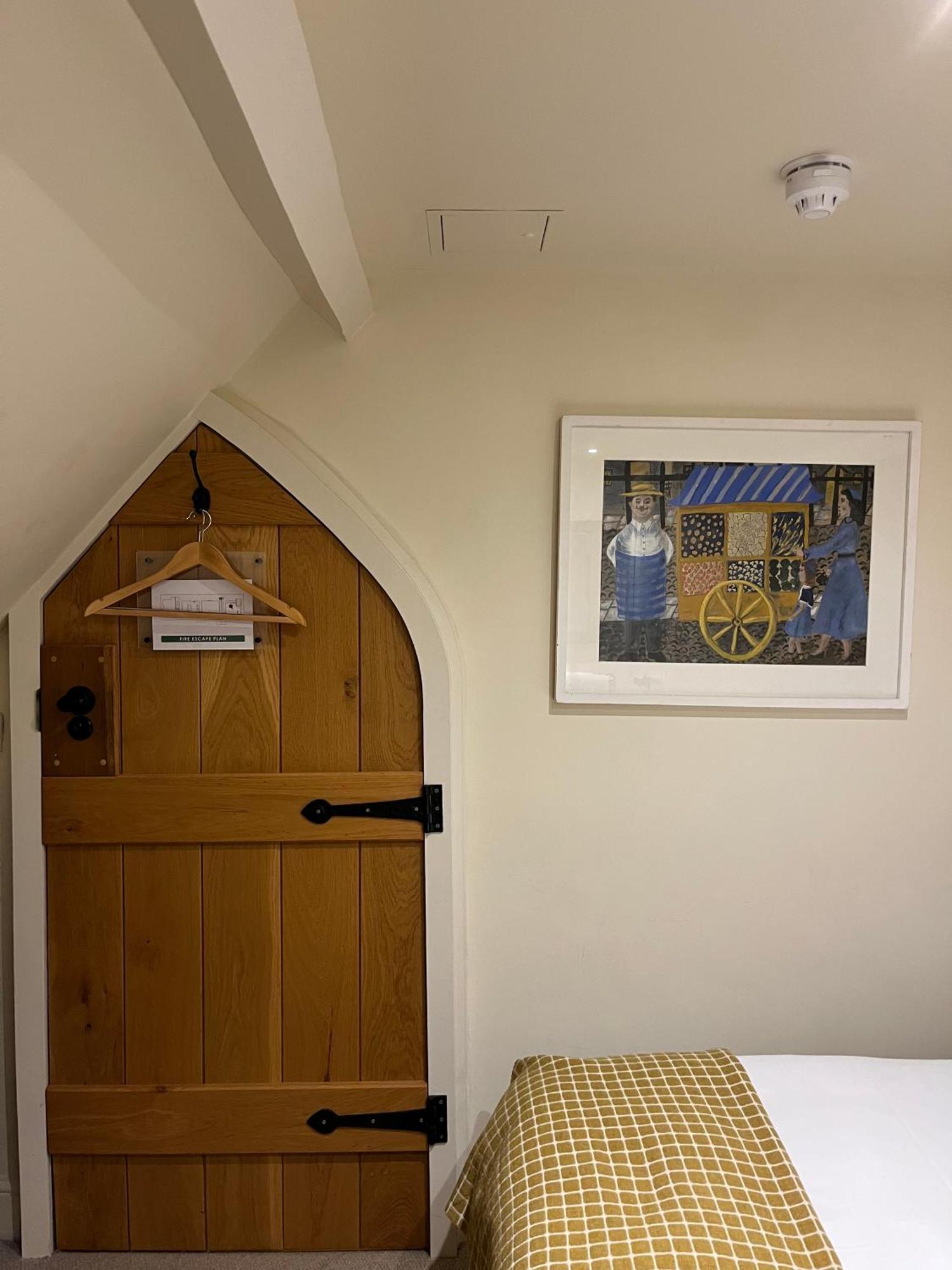 Cat And Custard Pot Inn Shipton Moyne Экстерьер фото